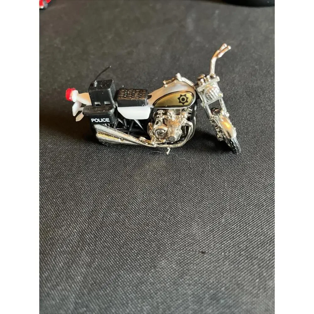 Vintage Zee Toys Police Motorcycle White and Black Complete In Great Condition - Picture 1 of 7